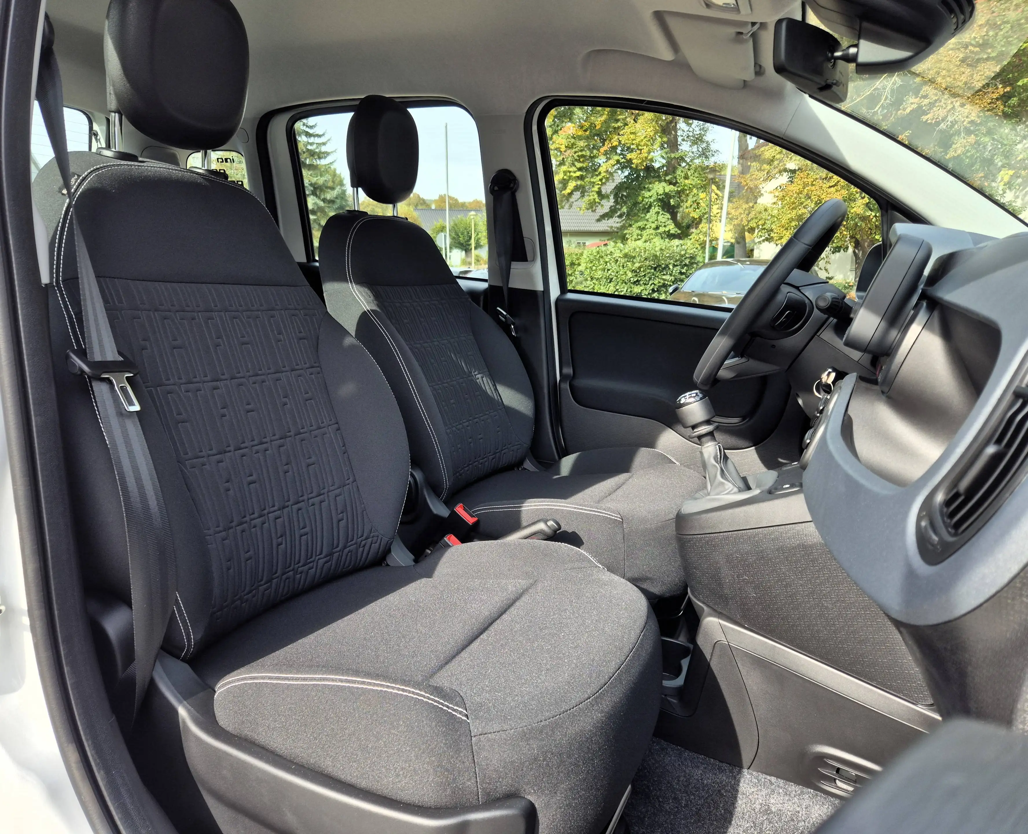 Fiat Pandina 1.0 GSE Hybrid Icon Klima Einparkhilfe DAB+ — photo 11