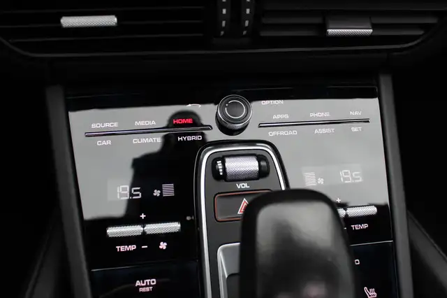 Porsche Cayenne view 26