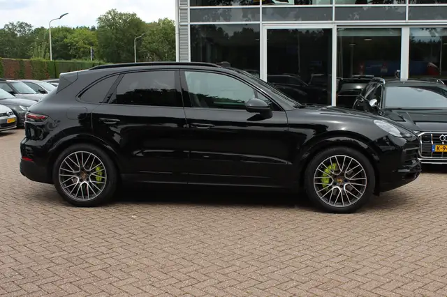 Porsche Cayenne view 5