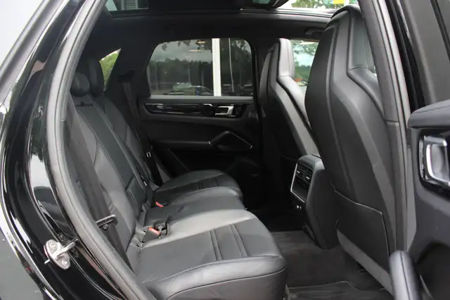 Porsche Cayenne view 12