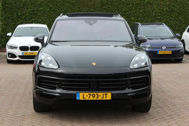 Porsche Cayenne view 8
