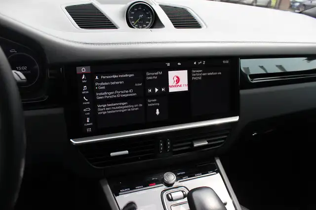 Porsche Cayenne view 19