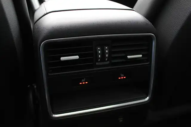 Porsche Cayenne view 29