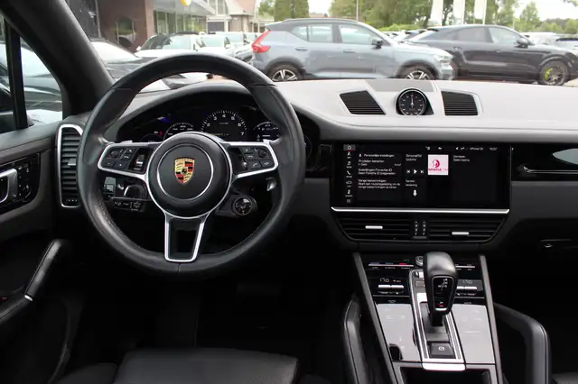 Porsche Cayenne view 9
