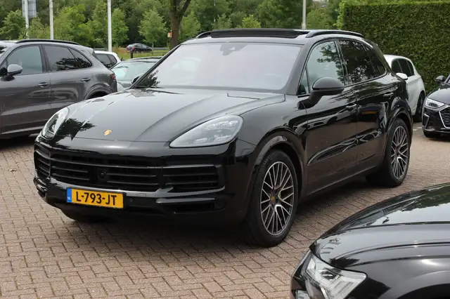 Porsche Cayenne view 6