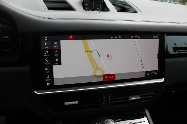 Porsche Cayenne view 25
