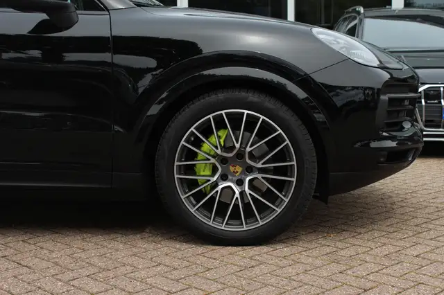 Porsche Cayenne view 14