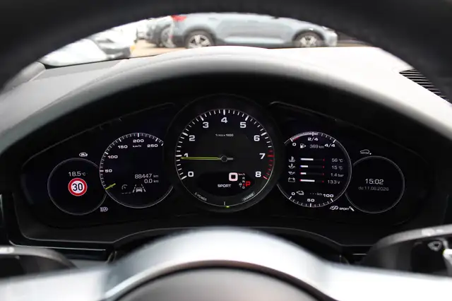Porsche Cayenne view 18