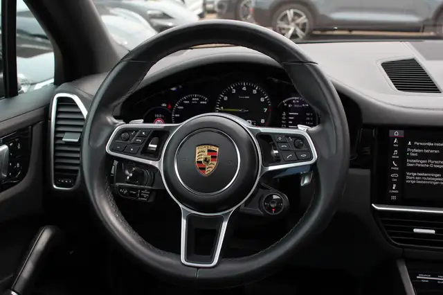 Porsche Cayenne view 17