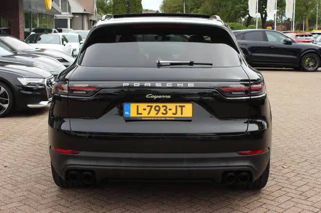 Porsche Cayenne view 15