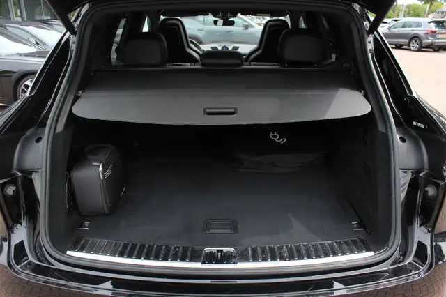 Porsche Cayenne view 16