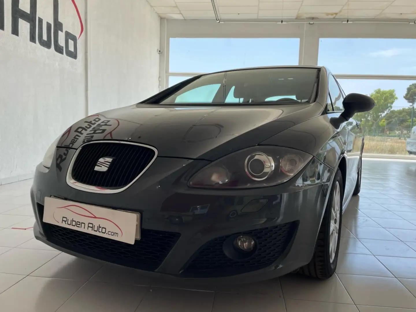 SEAT Leon 1.6TDI CR Reference Grigio - 2
