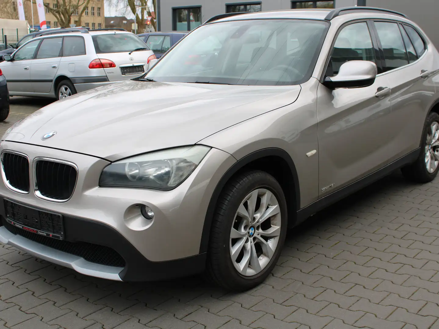BMW X1 18 i sDrive Grau - 1