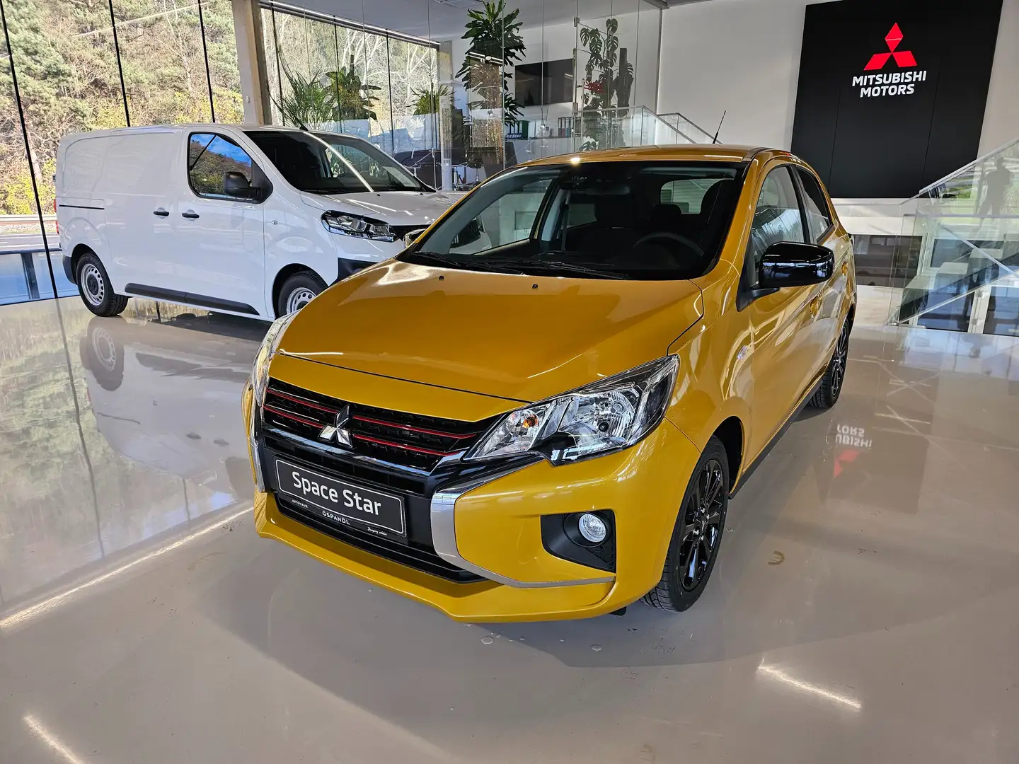 Mitsubishi Space Star 1,2 MIVEC Invite AS&G SDA 45 Jahre Edition 24 Gelb - 1
