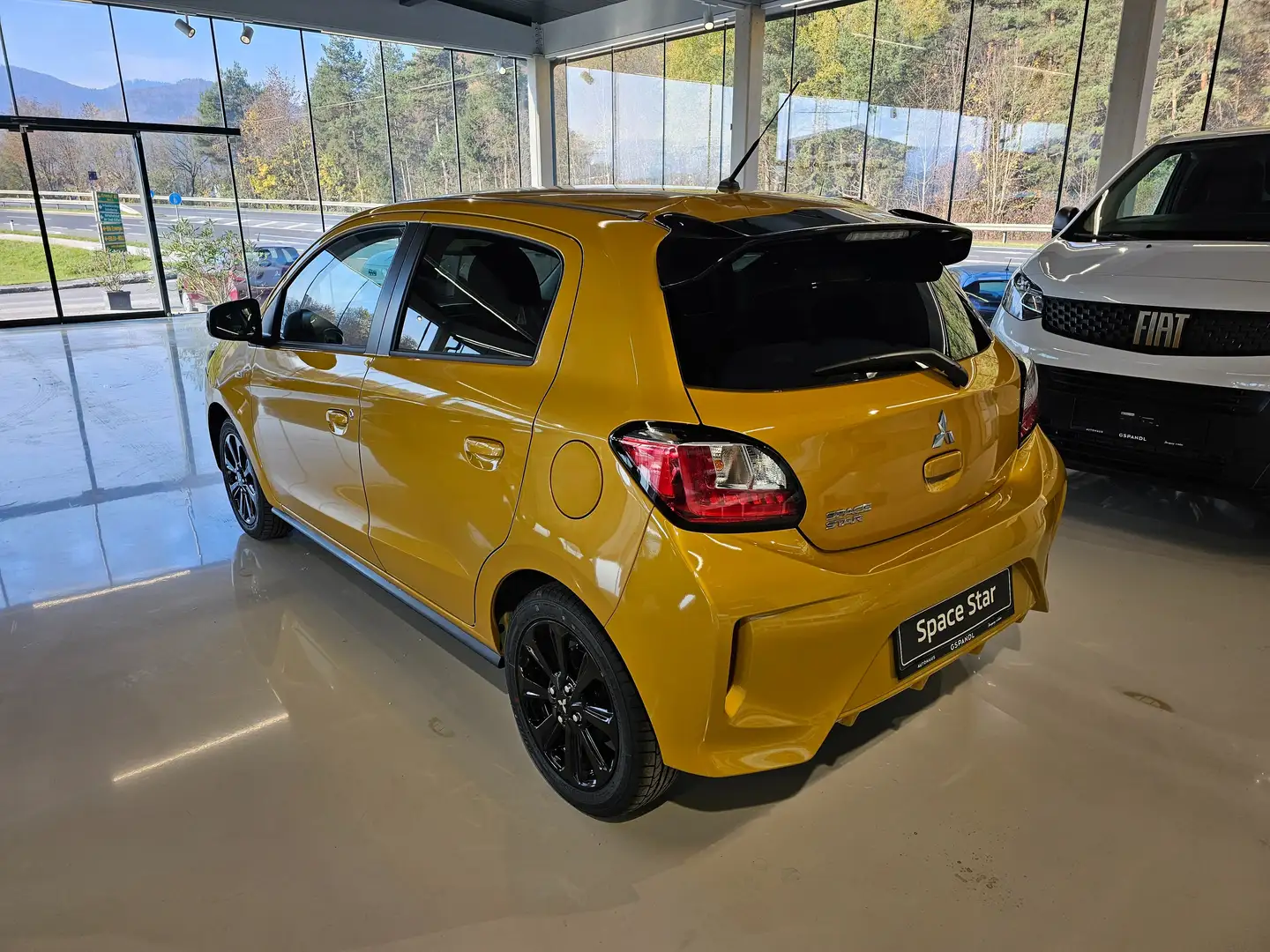 Mitsubishi Space Star 1,2 MIVEC Invite AS&G SDA 45 Jahre Edition 24 Gelb - 2