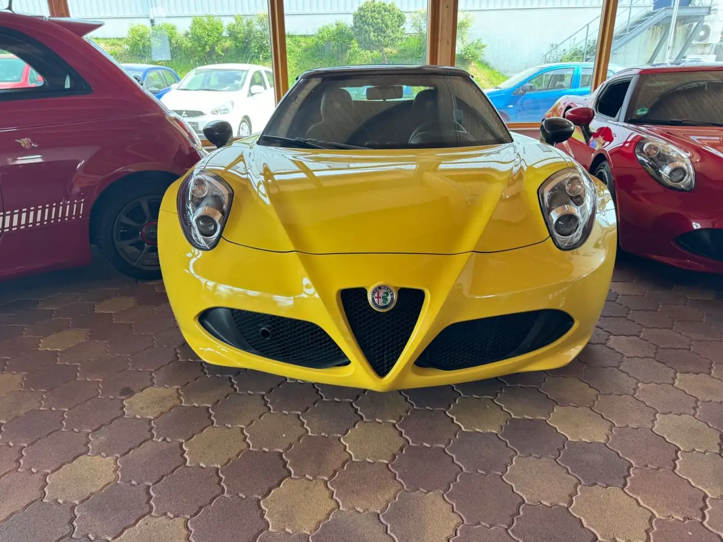 Alfa Romeo 4C Spider 1750 TBi Žlutá - 1