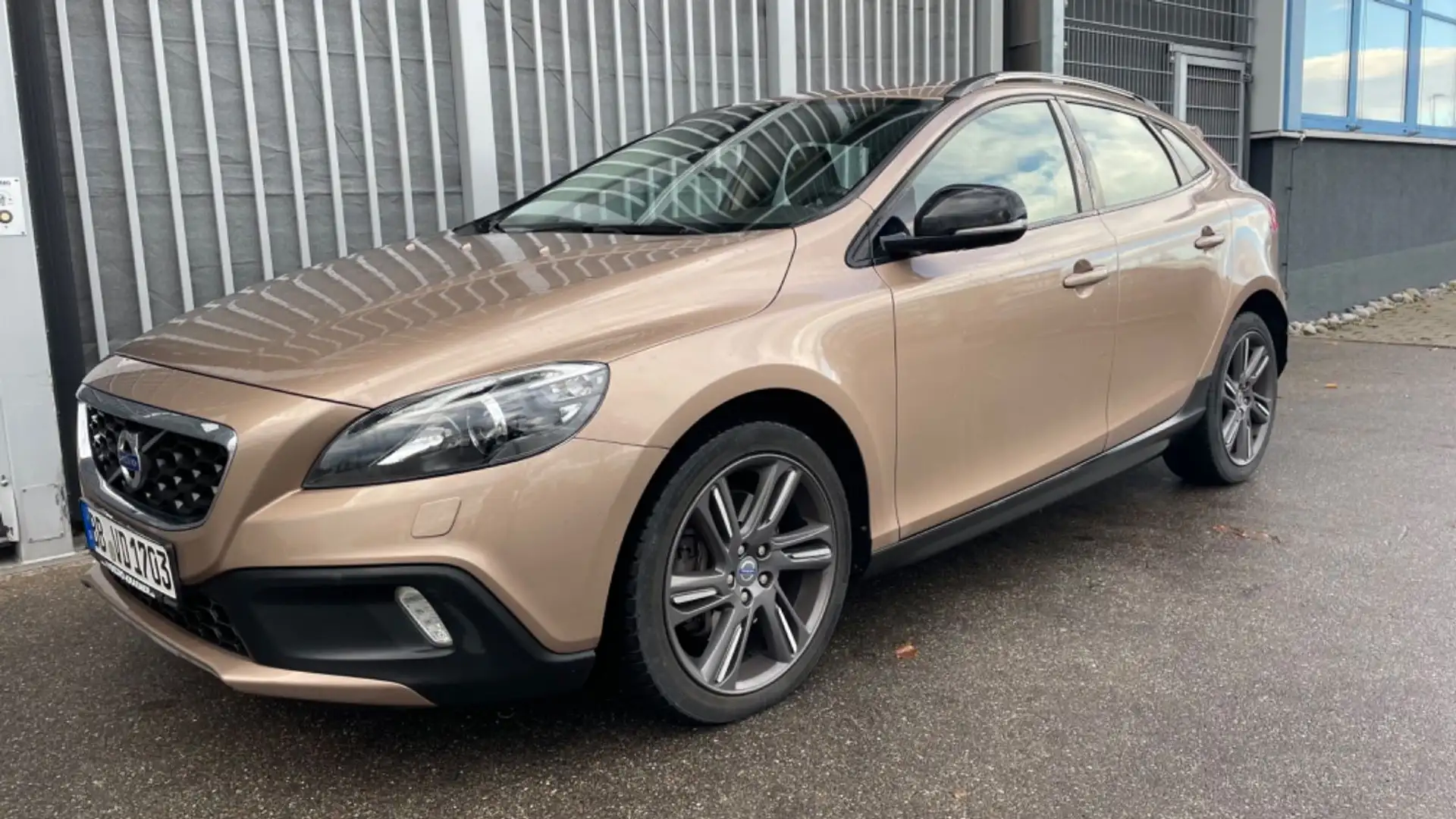 Volvo V40 Cross Country 2.0  -D3 -NAVI-TÜV Garantie Oro - 1