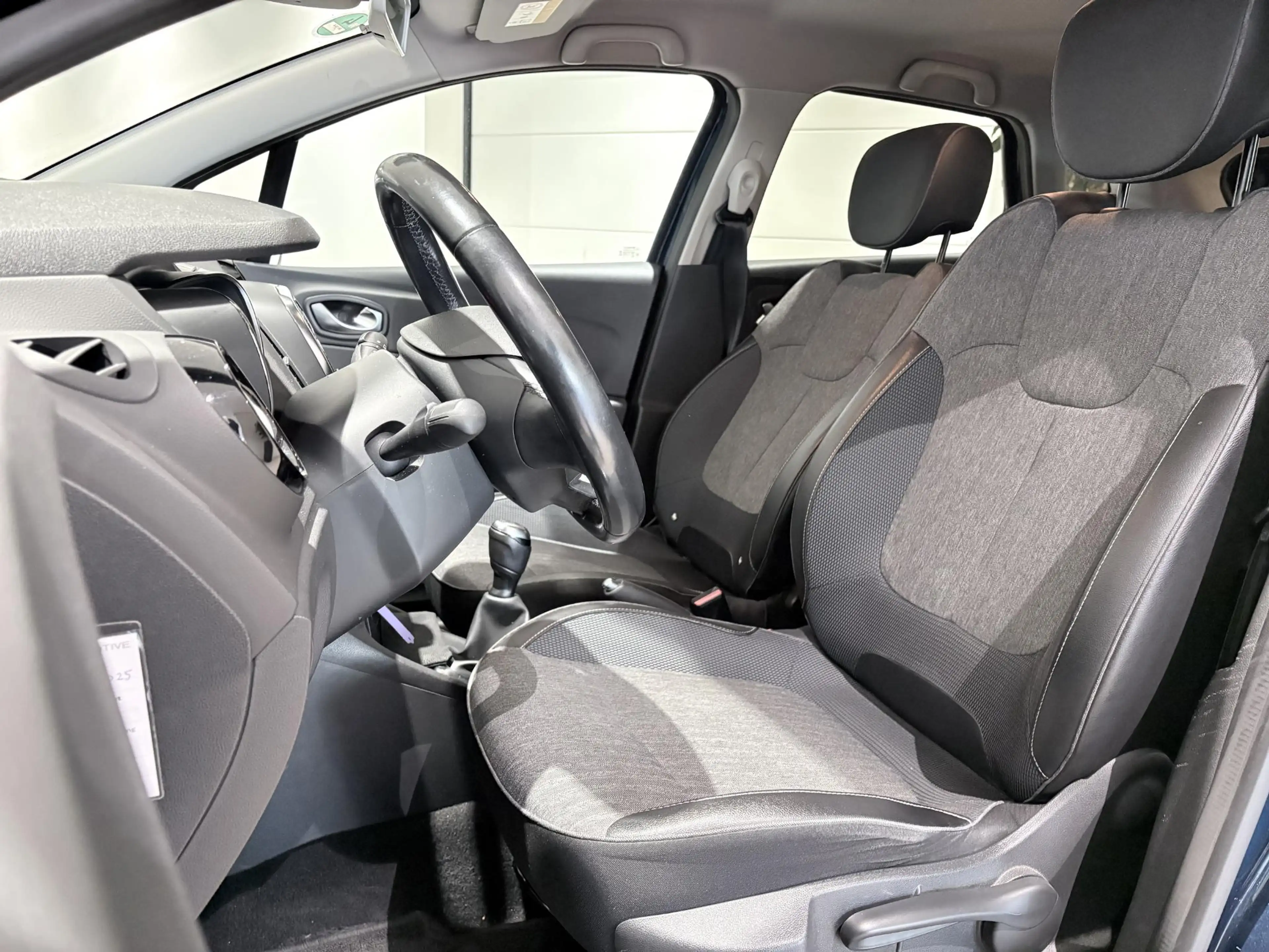 Renault Captur 0.9 TCe Intens — photo 11
