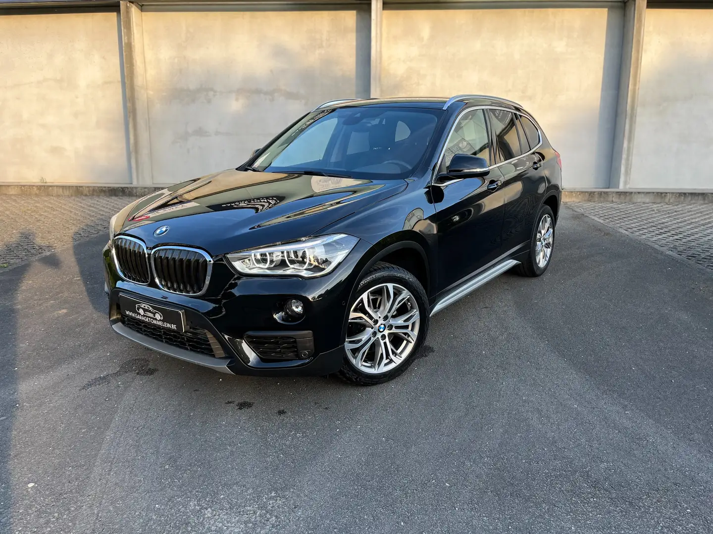 BMW X1 1.5iA sDrive18 Noir - 1