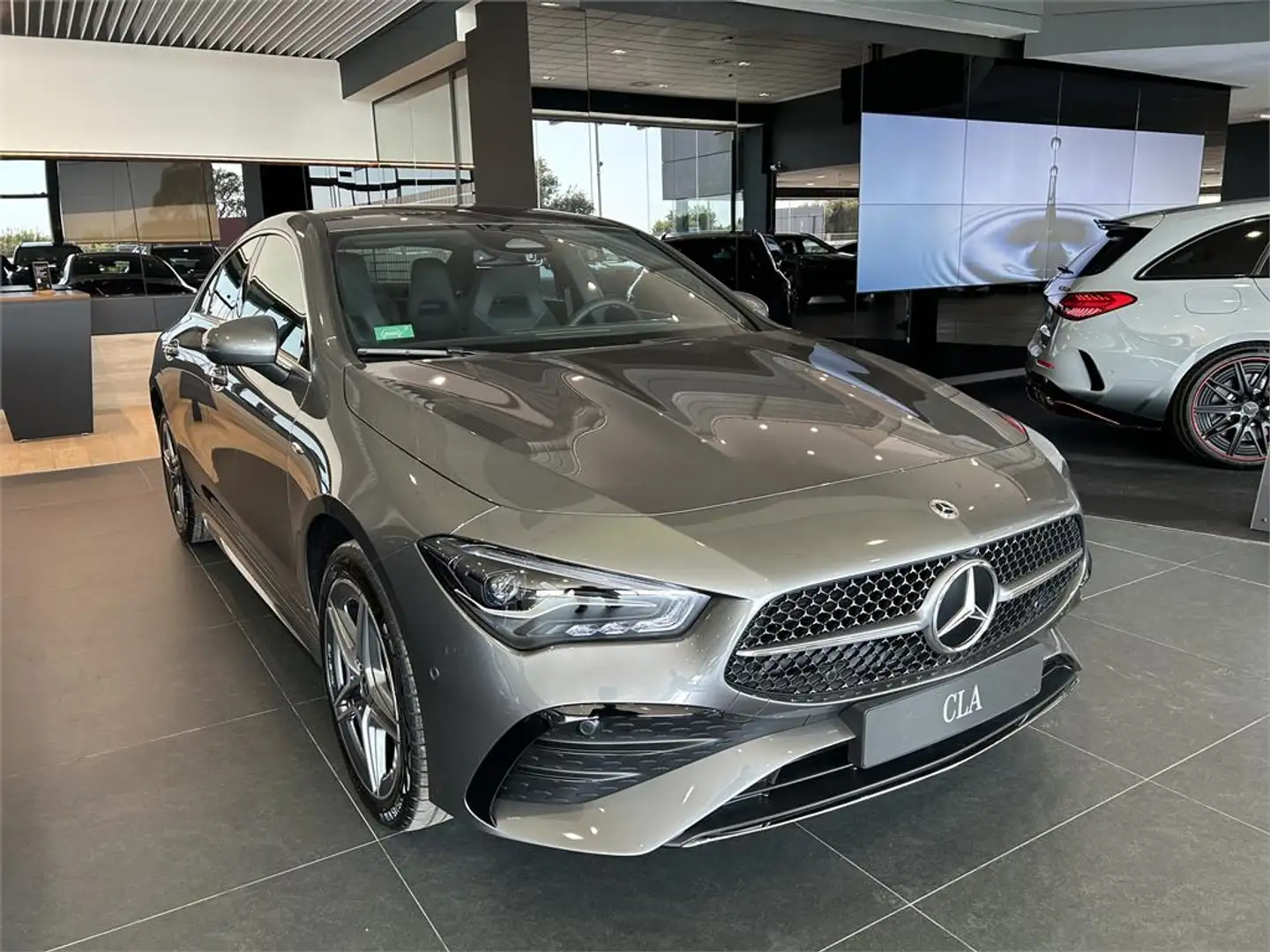 Mercedes-Benz CLA 250 e - 2