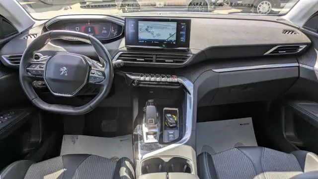 Peugeot 3008 view 6