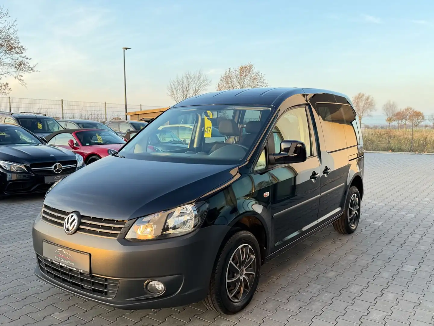 Volkswagen Caddy 1.2 TSI 5 Sitzer Klima Schwarz - 1