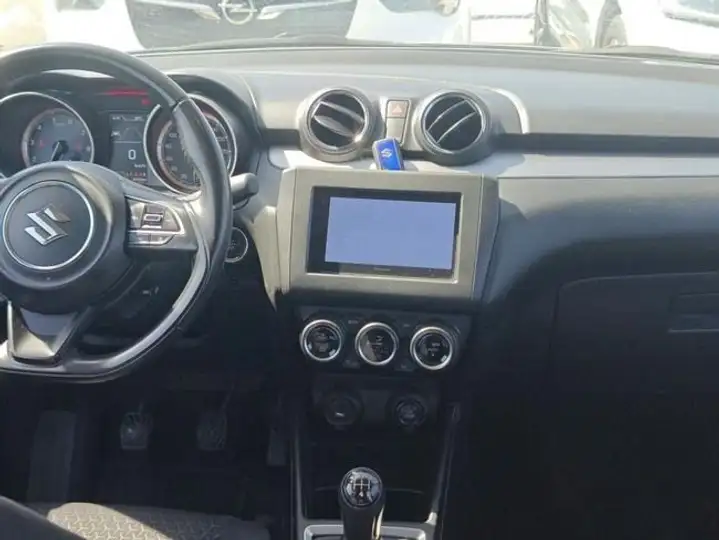 Suzuki Swift 1.2 BLUE & WHITE Mild Hybrid 2022, foto 9