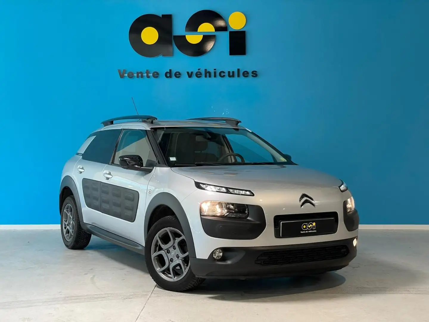 Citroen C4 Cactus 1.6 HDi  92 - BVA ETG6  Shine Gris - 1