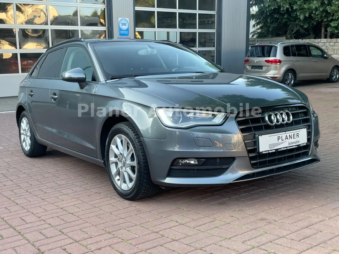 Audi A3 Sportback attraction XENON Navi HU/AU Service Grau - 1