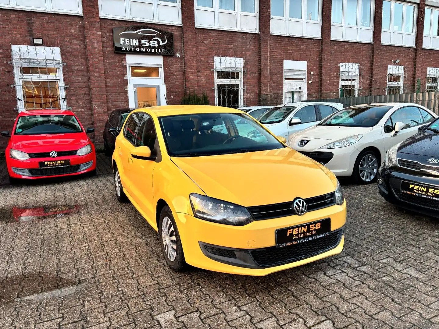 Volkswagen Polo V Comfortline,HU/AU 01/27 Jaune - 1