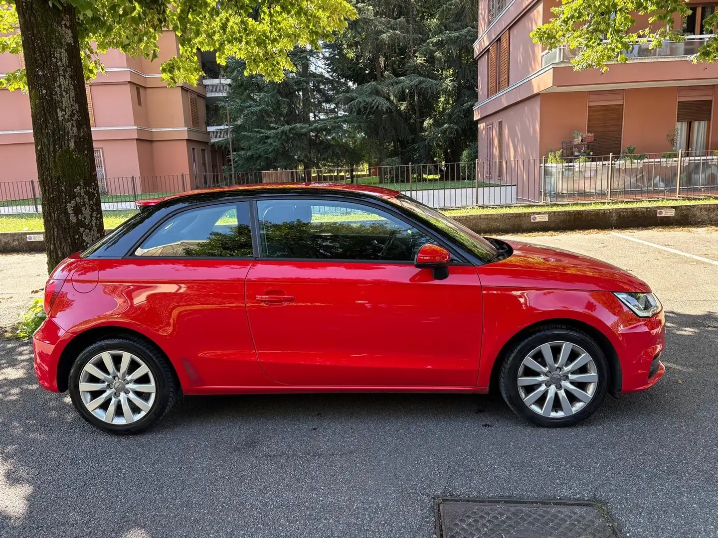 Audi A1 A1 1.0 TFSI ultra Admired Rosso - 2