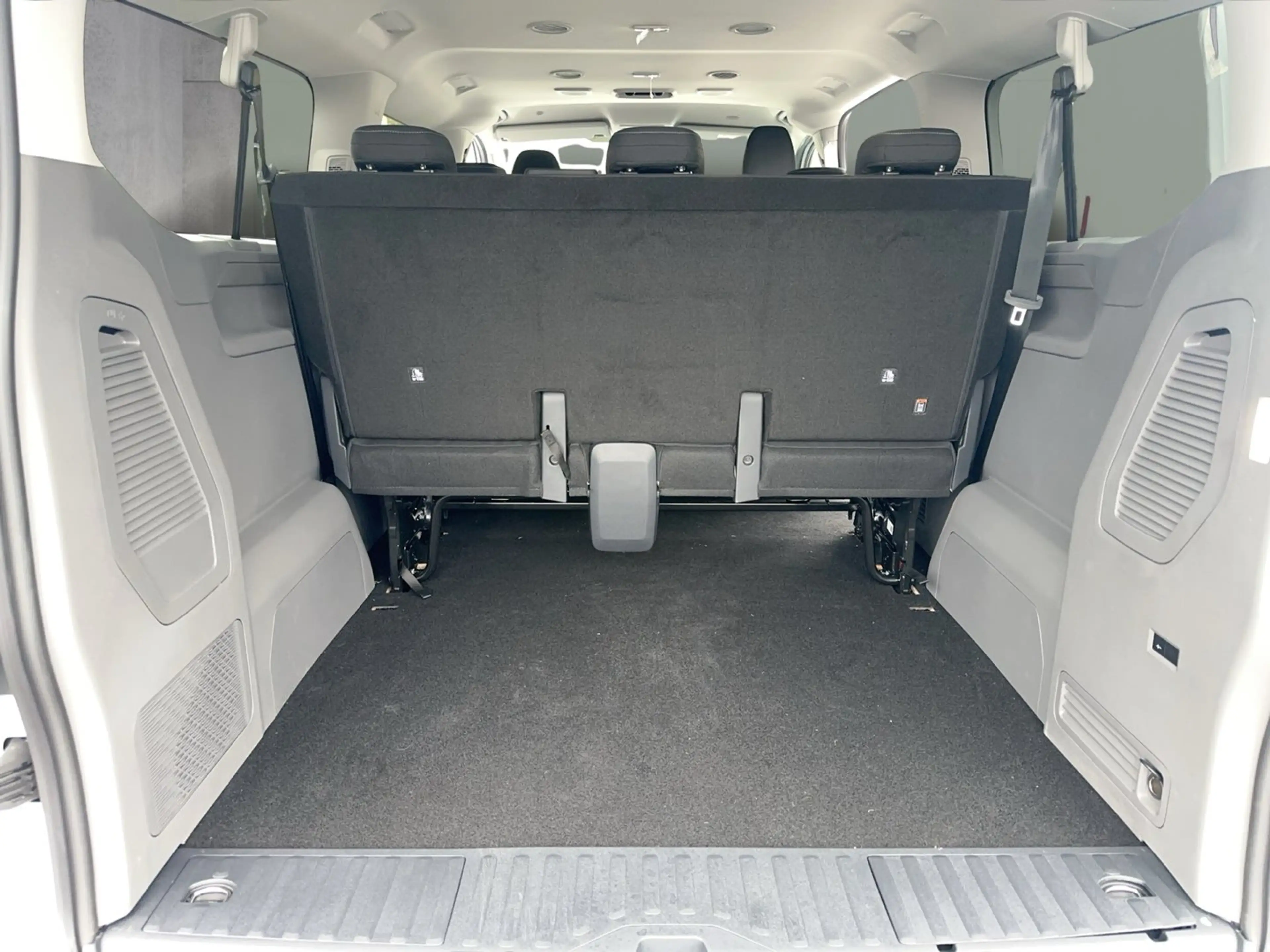 Volkswagen T7 Caravelle VW T7 Caravelle LR TDI — photo 13