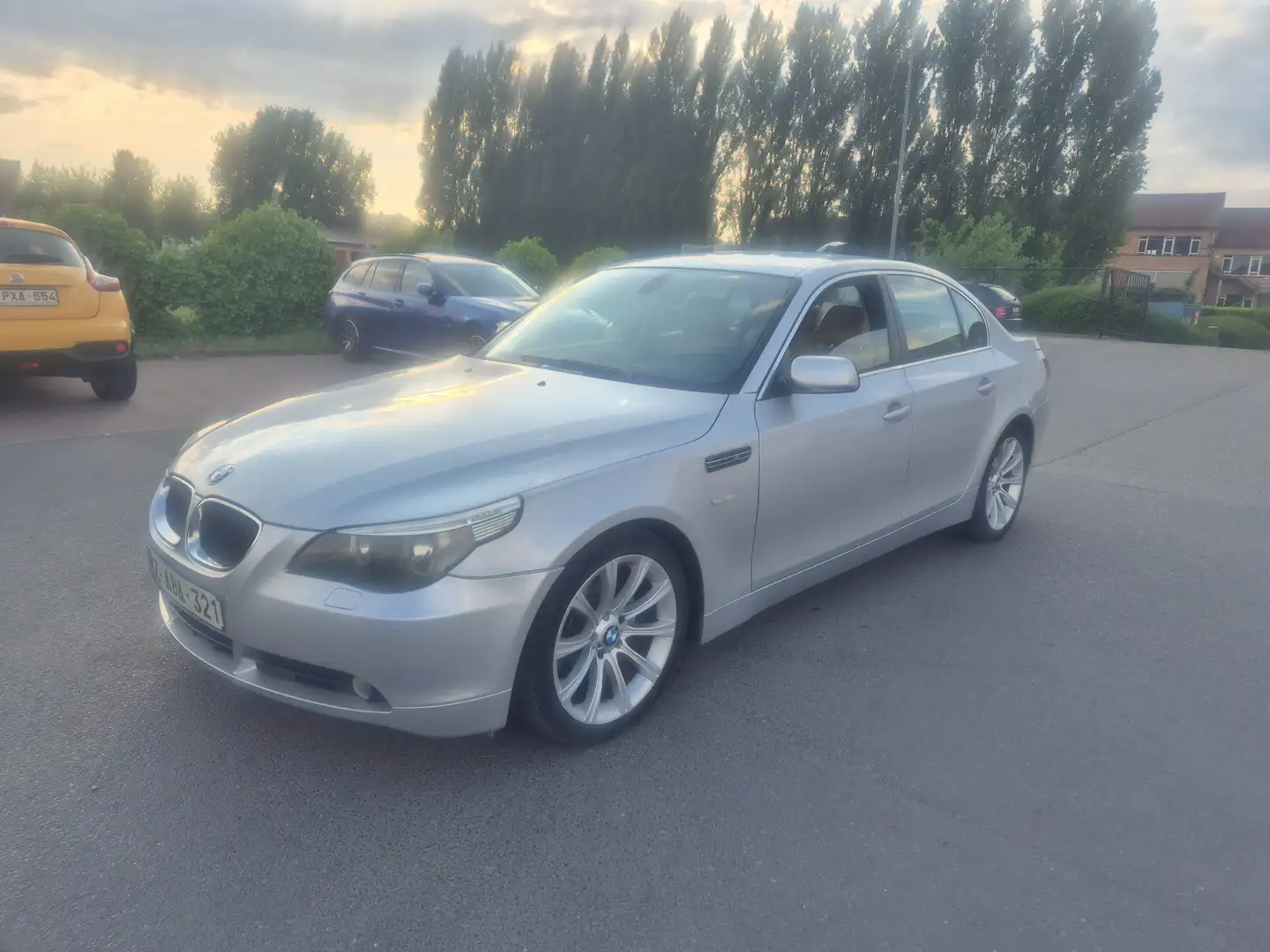 BMW 525 525iA boîte automatique TOP OCCASION Gris - 1