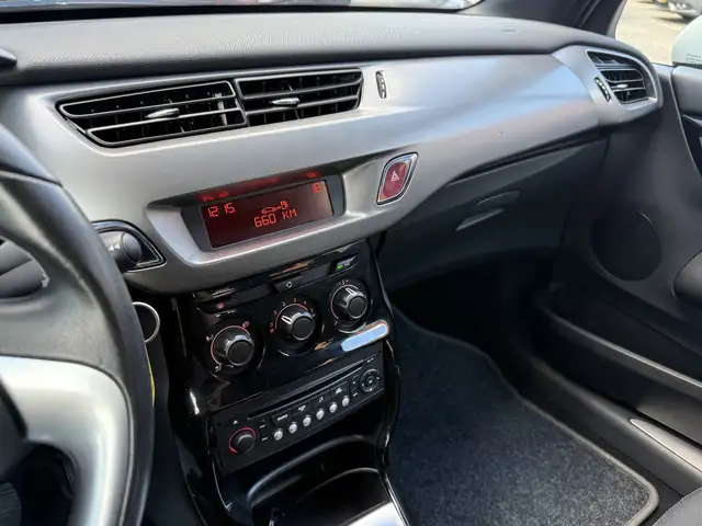 DS Automobiles DS 3 view 14