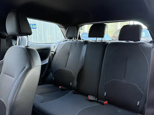 DS Automobiles DS 3 view 6