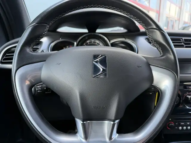 DS Automobiles DS 3 view 11