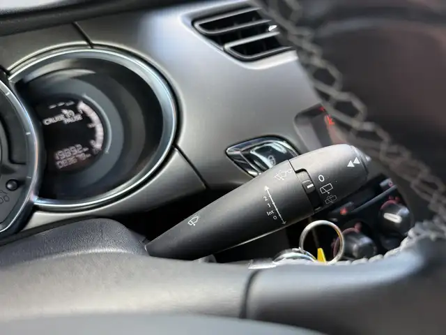 DS Automobiles DS 3 view 12