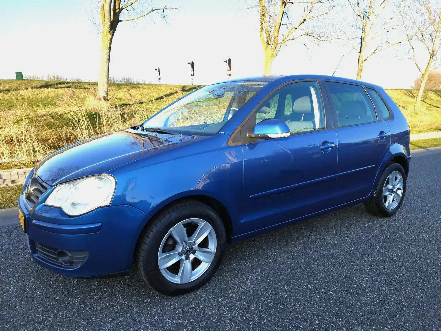 Volkswagen Polo 1.4-16V Comfortline ** 5 DRS ** Airco ** Cruise ** Bleu - 2