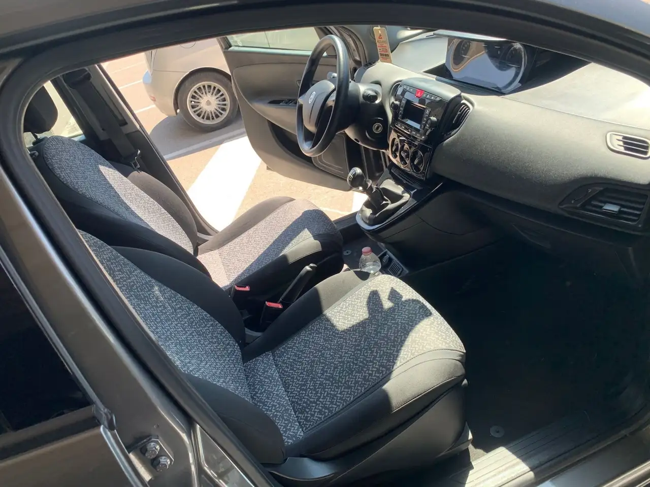 Lancia Ypsilon 2022 — фото 12