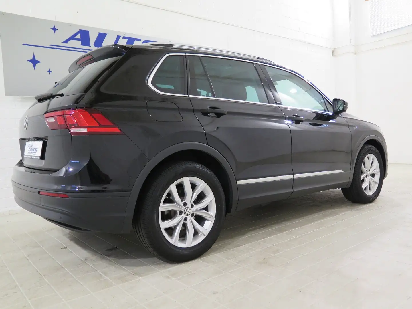 Volkswagen Tiguan IQ.DRIVE, LED, AHK, Panod, Navi, App, ACC Schwarz - 2