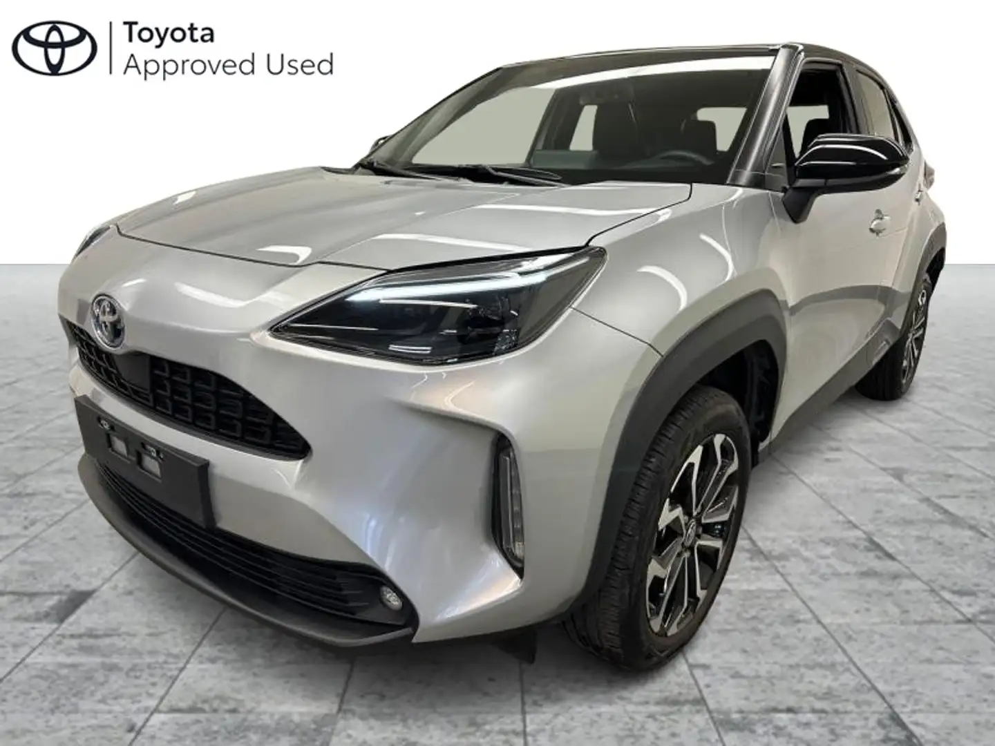 Toyota Yaris Cross Dynamic Plus Silber - 1