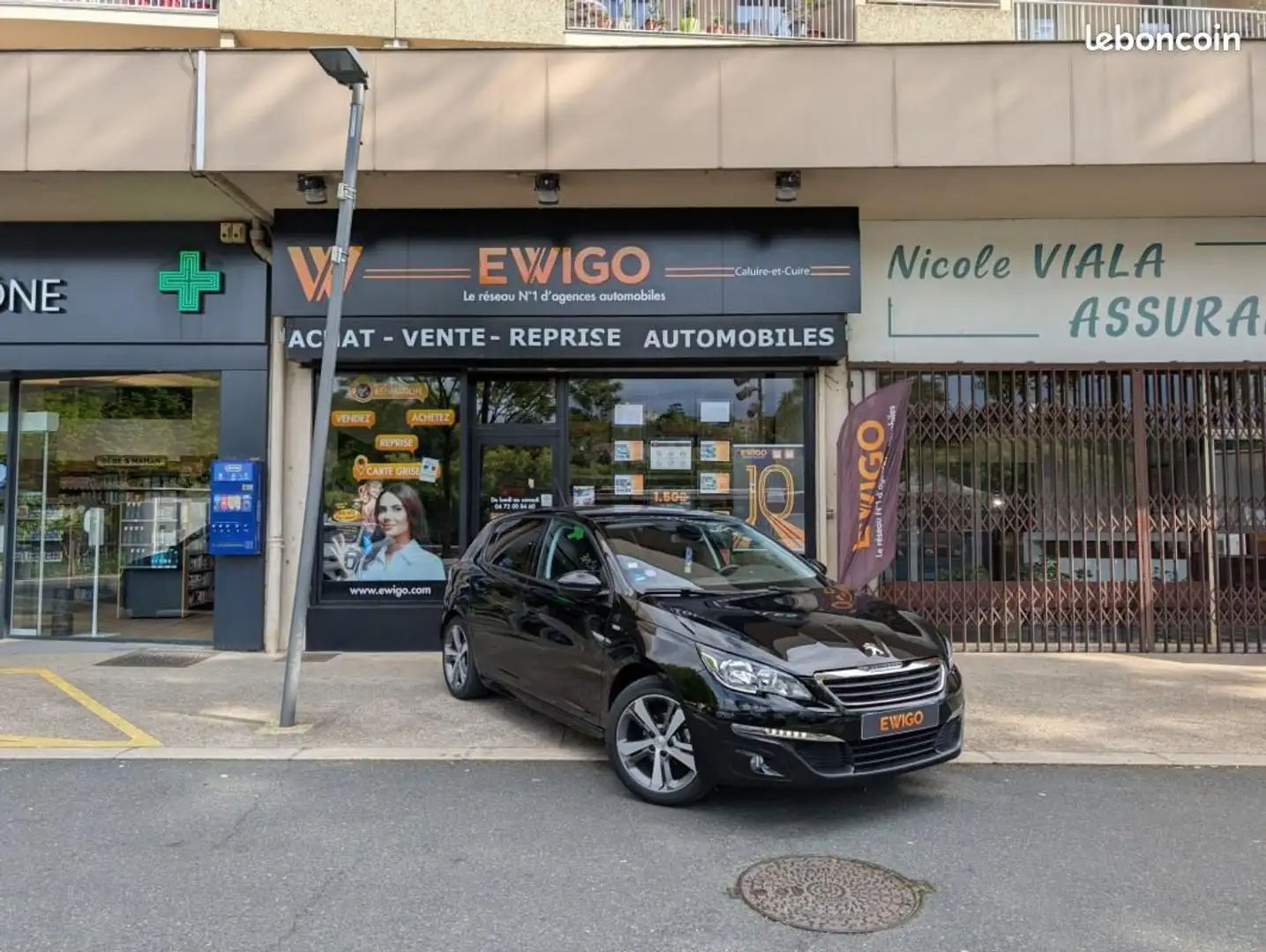 Peugeot 308 II 1.2 110CH STYLE S&S 5P ATTELAGE Noir - 1