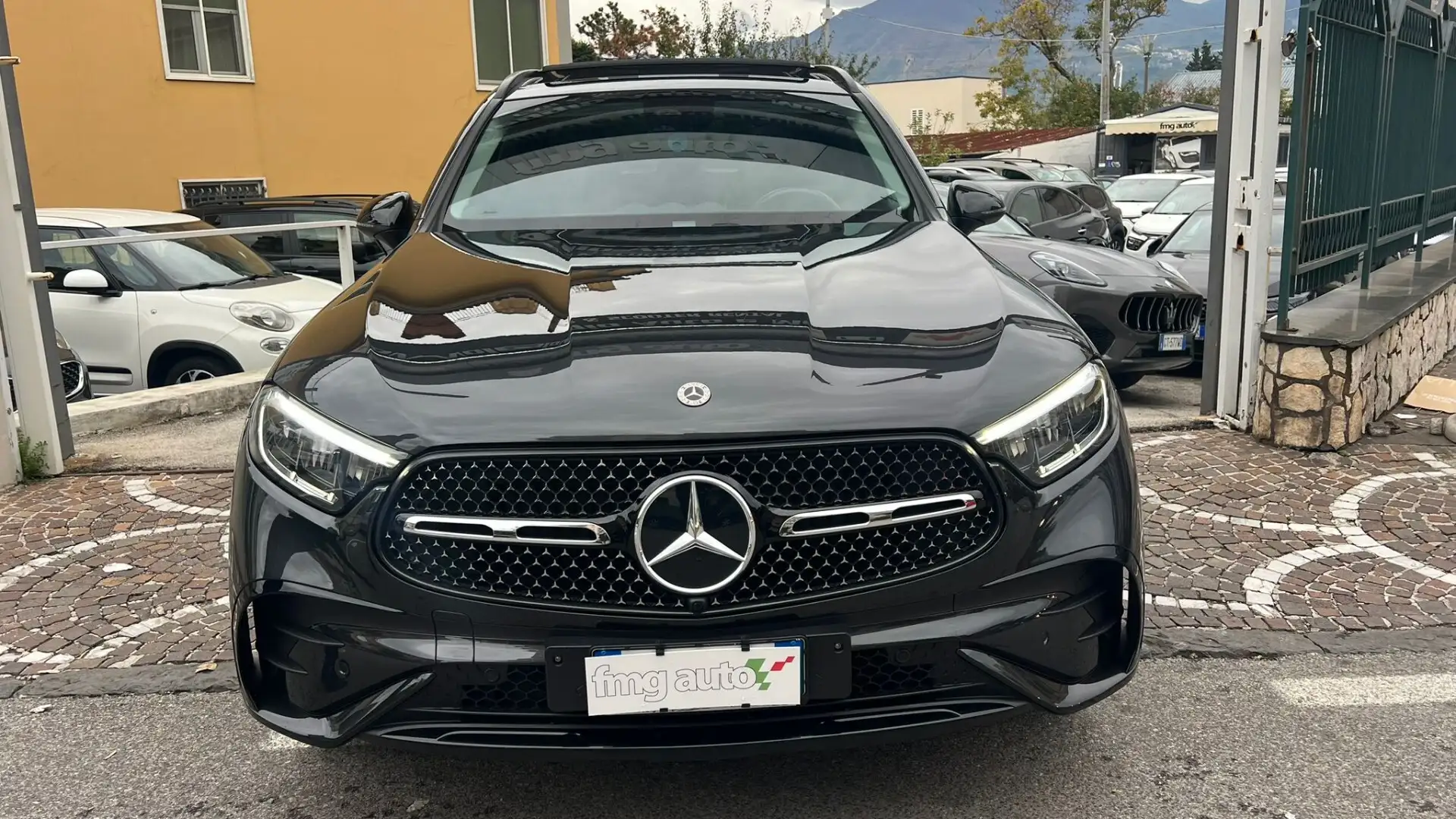 Mercedes-Benz GLC 220 d 4Matic Mild Hybrid AMG Line Premium Tetto Apribi Gri - 2