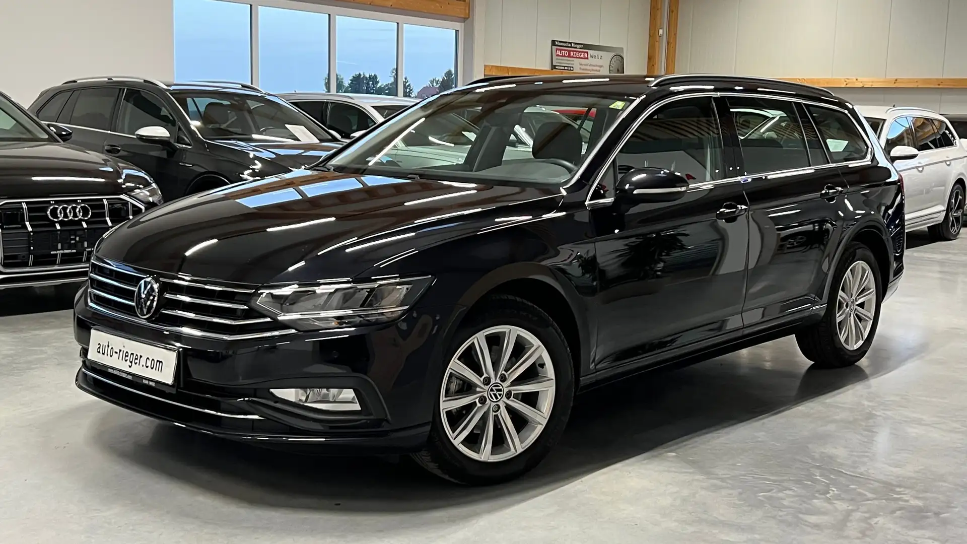 Volkswagen Passat Variant 2,0 TDI Business 4Motion, LED, ACC, Navi Schwarz - 2