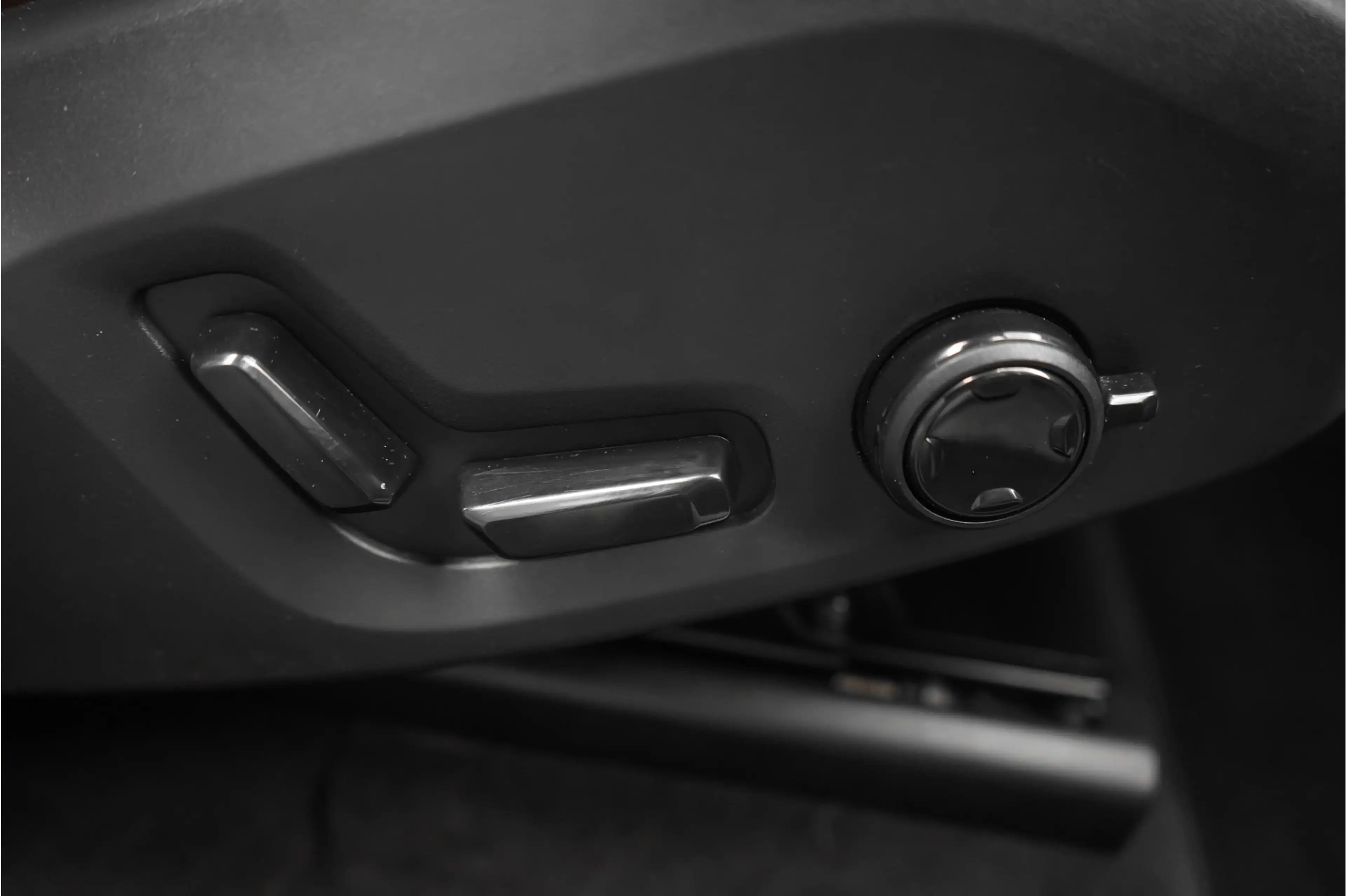 Volvo XC60 2.0 T8 Twin Engine AWD Inscription Pano CarPlay Ca — photo 45