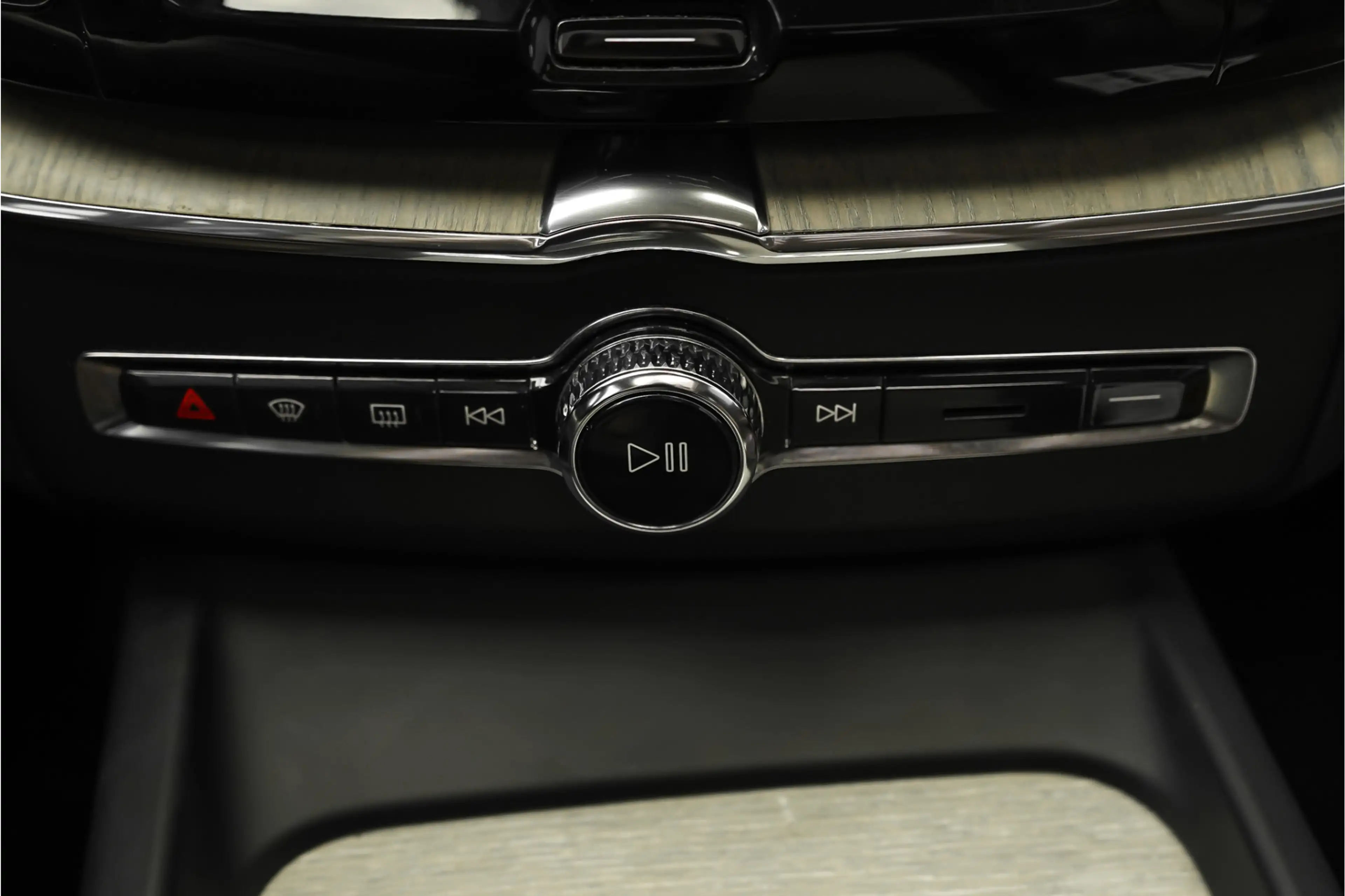 Volvo XC60 2.0 T8 Twin Engine AWD Inscription Pano CarPlay Ca — photo 38