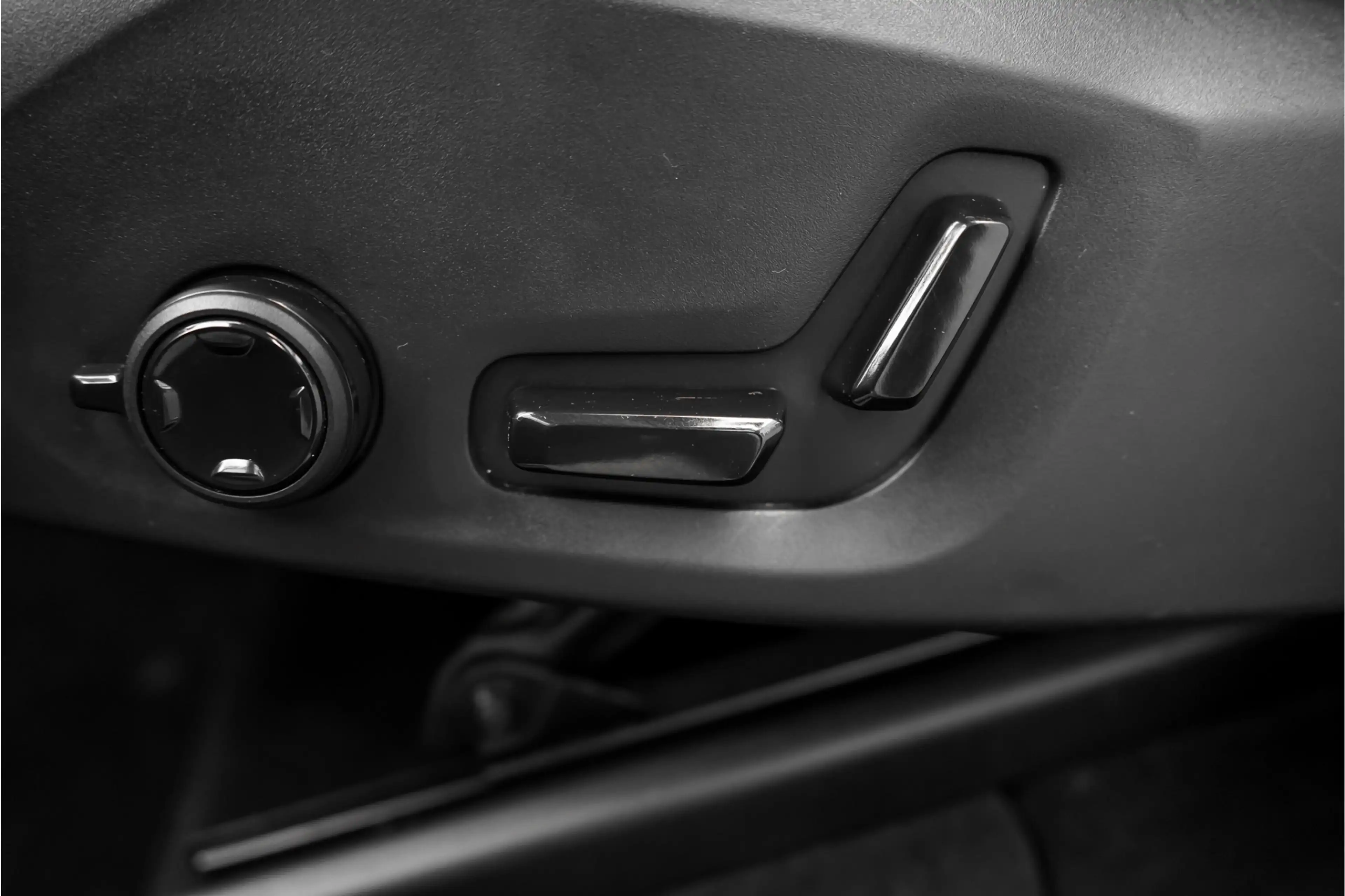 Volvo XC60 2.0 T8 Twin Engine AWD Inscription Pano CarPlay Ca — photo 43
