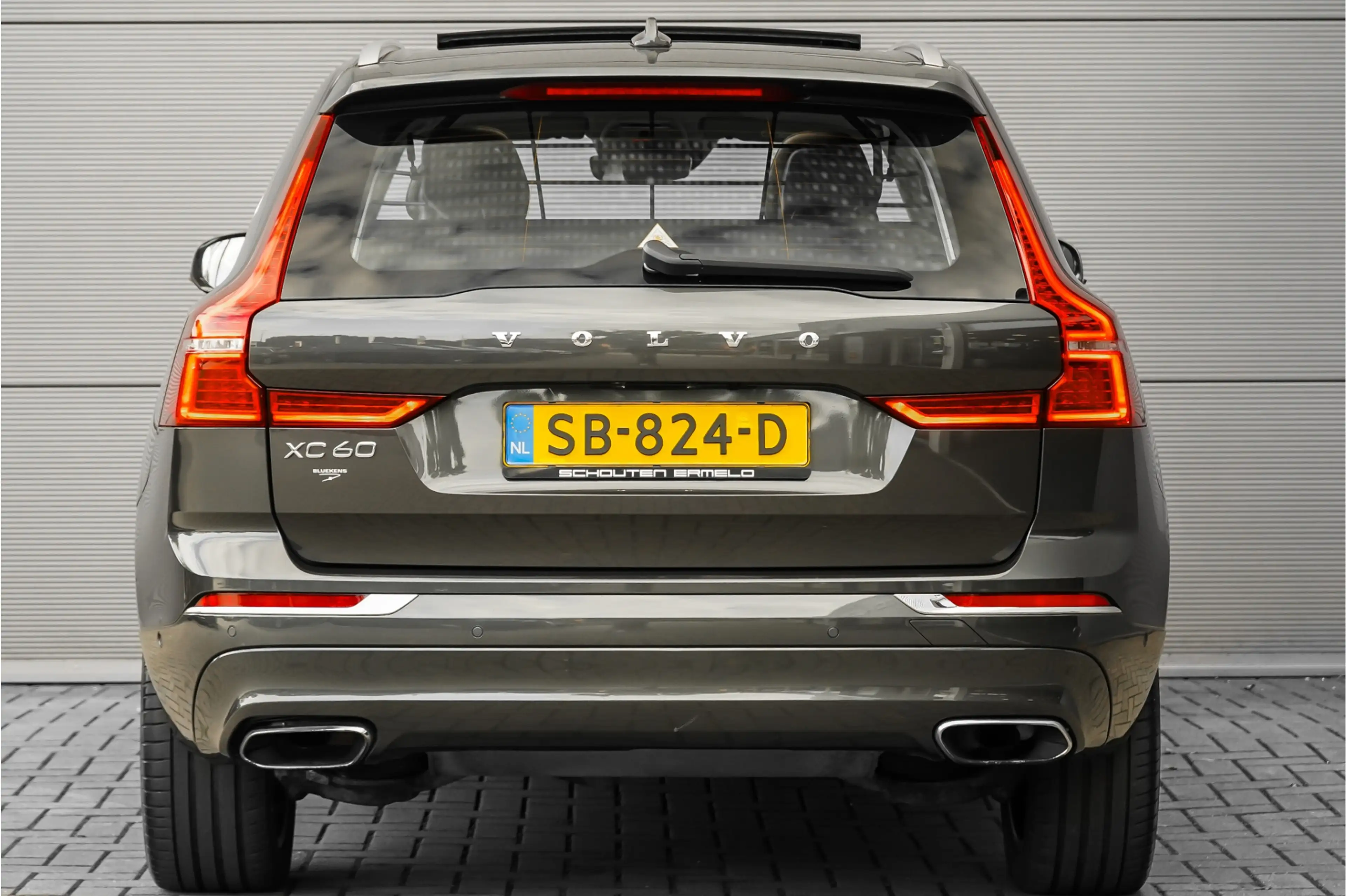 Volvo XC60 2.0 T8 Twin Engine AWD Inscription Pano CarPlay Ca — photo 16