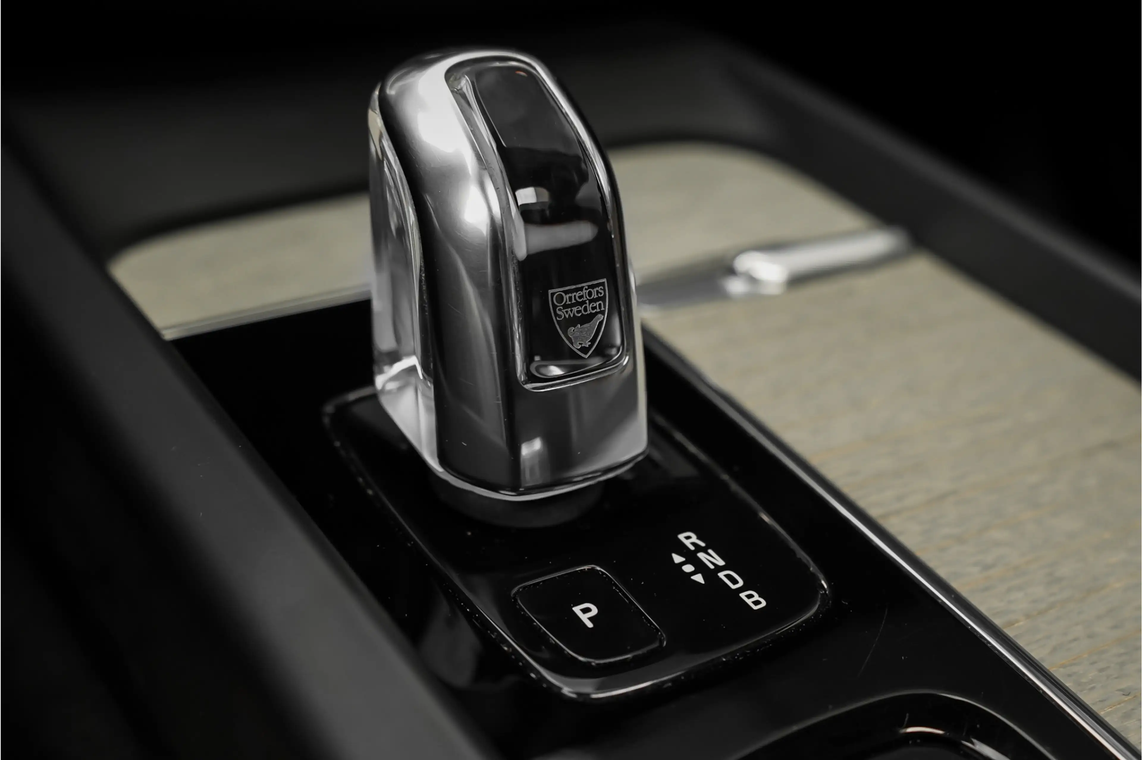 Volvo XC60 2.0 T8 Twin Engine AWD Inscription Pano CarPlay Ca — photo 40