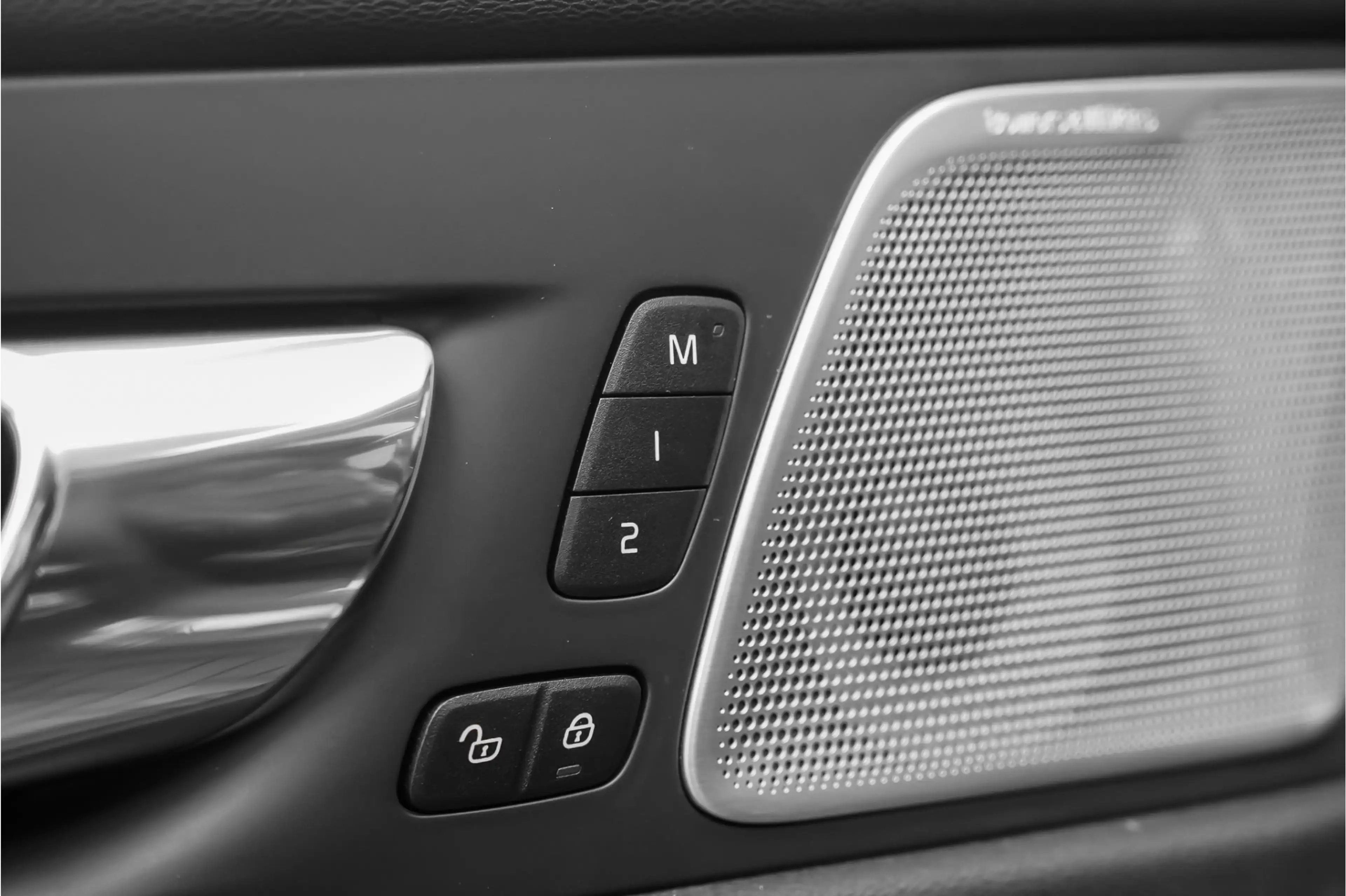 Volvo XC60 2.0 T8 Twin Engine AWD Inscription Pano CarPlay Ca — photo 44